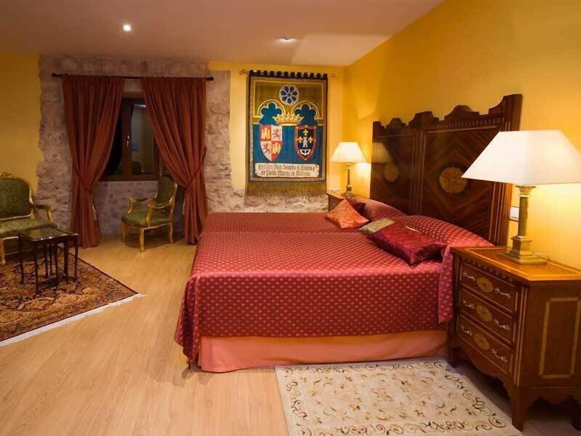 Residencia Real Del Castillo De Curiel Curiel de Duero Exteriér fotografie